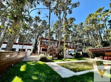 Casa Venta 1425m² de 10 ambientes · Casa en Venta - 6 Dorm. 4 Baños - Villa Gesell