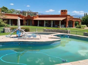 Casa · 500m² · 6 Ambientes · 4 Cocheras · Vistalba