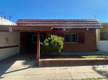 Casa · 80m² · 4 Ambientes · 1 Cochera · Casa - Chilavert