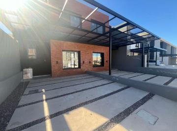 Casa de 4 ambientes, Córdoba · Docta - Alquiler Casa de Diseño 3 Dorm. 120 m² Cub / 250 m² Tot