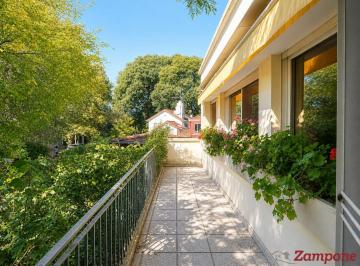 Casa · 242m² · 7 Ambientes · 3 Cocheras · Casa en Venta en San Isidro de Libertador Al Rio, 4 Dorm. con Jardin