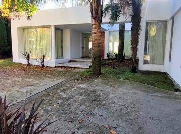Casa · 160m² · 5 Ambientes · 1 Cochera · Casa en Mar del Plata