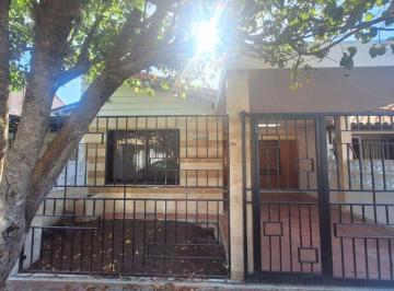 Casa de 4 ambientes, Tres de Febrero · Chalet Totalmente Renovado Marinero Rojas - Ciudad Jardin