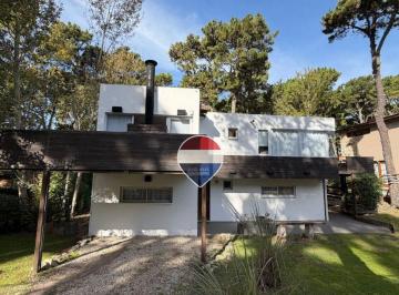 Casa · 222m² · 9 Ambientes · 3 Cocheras · Venta Casa Mas Dos Duplex en Mar Azul