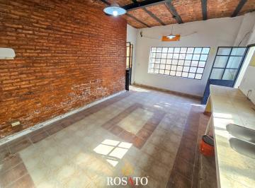 Casa · 121m² · 3 Ambientes · 1 Cochera · Venta Casa de 3 Ambientes con Patio, Jardin y Parrilla en Villa Lugano - a Reciclar