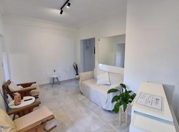 Departamento · 44m² · 2 Ambientes · 1 Cochera · Departamento 2 Ambientes Reciclado Primer Piso por Escalera C/ Espacio de Cochera Cubierta - Chauvin