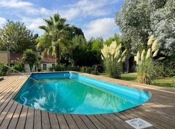 Casa · 325m² · 8 Ambientes · 6 Cocheras · Casa Quinta en Venta de 8 Ambientes Villa Rosa