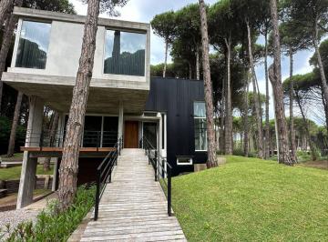 Casa · 287m² · 5 Ambientes · 1 Cochera · Departamento en Venta - 4 Dorm. 2 Baños - 1.117 m² - Carilo