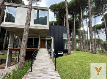 Casa · 287m² · 5 Ambientes · 1 Cochera · Departamento en Venta - 4 Dorm. 2 Baños - 1.117 m² - Carilo