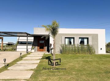 Casa · 162m² · 5 Ambientes · 2 Cocheras · Casa en Venta en Barrio Manuel Belgrano con 3 Dorm. y Pileta