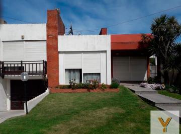 Casa · 220m² · 5 Ambientes · 2 Cocheras · Casa en Venta - 3 Dorm. 2 Baños - Cochera - 400 m² - Miramar