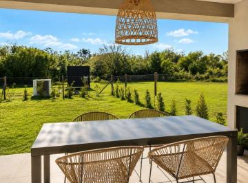 Casa · 105m² · 5 Ambientes · 2 Cocheras · Casa Duplex en Venta Barrio Decs Tortugas
