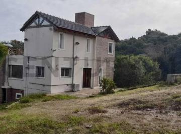 Casa · 300m² · 4 Ambientes · 2 Cocheras · Exclusiva Residencia con Vistas Panorámicas en Las Sierras – Privacidad y Confort. Villa Los Altos I