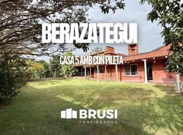 Casa · 400m² · 5 Ambientes · Casa en Venta Berazategui Amplio Parque y Piscina