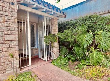Casa de 3 ambientes, Ciudad de Mendoza · Amplia Casa en Venta en Mendoza Capital | 3 Dorm., Patio y Cochera