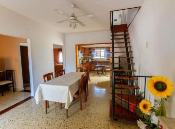 Casa · 192m² · 5 Ambientes · 1 Cochera · Venta Sarandi Casa 5 Amb Patio + Cochera