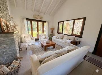 Casa · 178m² · 5 Ambientes · 6 Cocheras · Casa en Venta en Bella Vista 711 m de Lote con Pileta