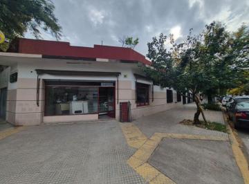 Local comercial de 1 ambiente, Monte Castro · Local en Esquina de Frente a Ambas Calles