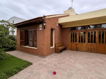Casa · 88m² · 3 Ambientes · 1 Cochera · Casa en Los Acantilados