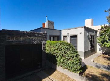 Casa · 90m² · 3 Ambientes · 2 Cocheras · Venta Casa 2 Dorm., Pileta La Calera Córdoba