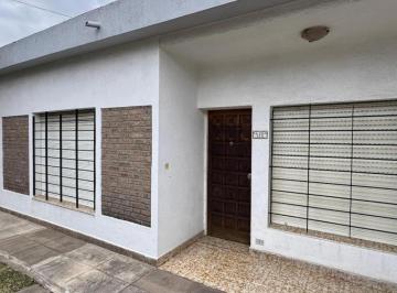 Casa · 90m² · 4 Ambientes · 1 Cochera · Casa en Venta en Moreno con Excelente Iluminacion