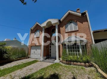 Casa · 220m² · 6 Ambientes · 2 Cocheras · Casa en Venta - 4 Dorm. 4 Baños - Cocheras - Manuel B. Gonnet