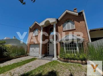 Casa · 220m² · 6 Ambientes · 2 Cocheras · Casa en Venta - 4 Dorm. 4 Baños - Cocheras - Manuel B. Gonnet