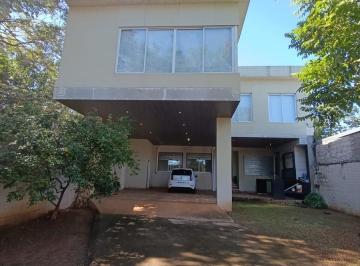 Casa · 400m² · 5 Ambientes · 1 Cochera · Cf1375 - Casa - 3 Dorm. - Av 115 y Martín Fierro