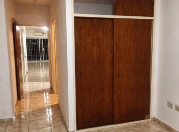 Departamento de 2 ambientes, San Cristobal · Apto Crédito - 2 Amb C/ Cochera. Amplio Al Frente. Dormitorio con Baño en Suite. Toilette