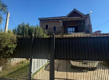 Casa · 200m² · 4 Ambientes · 2 Cocheras · Casa de 4 Amb con Fondo