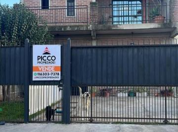 Casa · 200m² · 4 Ambientes · 2 Cocheras · Casa de 4 Amb con Fondo