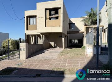 Casa · 135m² · 2 Dormitorios · 2 Cocheras · Dúplex Moderno de 2 Dorm. con Posibilidad de 3° Dormitorio en Lomas del Chateau