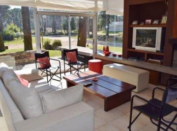 Casa · 200m² · 5 Ambientes · 1 Cochera · Casa en Venta - 4 Dorm. 3 Baños - 904 m² - Pinamar Norte