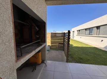 Casa · 150m² · 4 Ambientes · 2 Cocheras · Gs Casa Venta Una Planta Santa Elisa