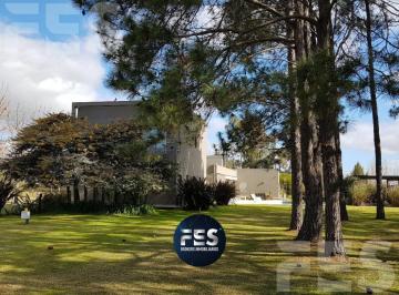 Casa · 320m² · 8 Ambientes · 4 Cocheras · Casa en Venta Apto Crédito en Fincas de San Vicente Espectacular Parque con Bosque Propio