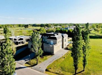 Casa · 900m² · 11 Ambientes · 4 Cocheras · Casa en Venta - 5 Dorm. 9 Baños - Pilar