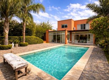 Casa · 173m² · 5 Ambientes · 3 Cocheras · Alquiler Casa 5 Amb. con Pileta y Jardín | Barrio San Marco