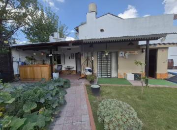 Casa · 39m² · 2 Ambientes · Casa Quinta en Venta Villa Luzuriaga con Pileta