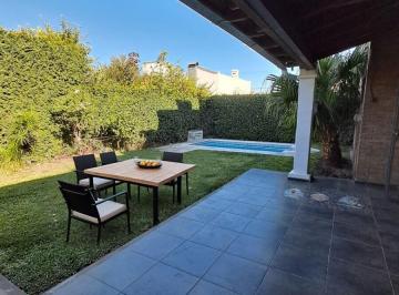 Casa · 198m² · 8 Ambientes · 2 Cocheras · Casa Alquiler 4 Dorm, Urca, Complejo Solaris Externa