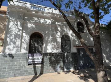 Consultorio · 120m² · 9 Ambientes · 1 Cochera · Arroyito, a Pasos de Av Alberdi. Uso Institucional / Comercial