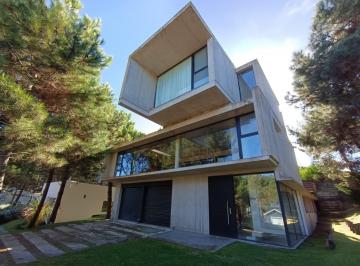 Casa · 370m² · 5 Ambientes · 2 Cocheras · Casa en Venta en Costa Esmeralda, Barrio Residencial