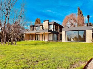 Casa de 6 ambientes, Chacras de Coria · Hermosa Propiedad de 370 m² Cubiertos, Es Ideal Para Desarrollo Turistico