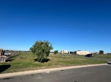 Terreno · 964m² · Venta de Terreno en Barrio San Sebastian Area con Laguna - Interno - Financia Dueño