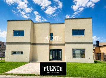 Casa · 200m² · 4 Ambientes · Casa en Casuarinas Premium Venta