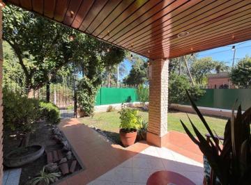 Casa · 222m² · 5 Ambientes · 2 Cocheras · Venta Casa 5 Ambientes San Andres Barrio Golf - Parque - Parrilla - 2 Cocheras - Apto Crédito - Permuta