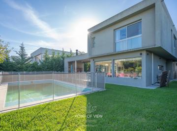 Casa · 712m² · 5 Ambientes · 2 Cocheras · Venta Casa Categoria 5 Amb Jardin Piscina - Quincho - Ayres Plaza - Pilar - Permuta y Apto Credito