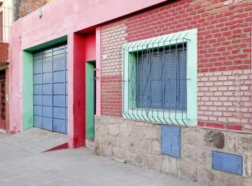 Casa · 100m² · 3 Ambientes · 1 Cochera · Venta de Casa a m de La Av Almirante Brown