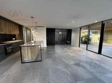 Casa · 230m² · 5 Ambientes · 2 Cocheras · Casa en Alquiler en Rumenco