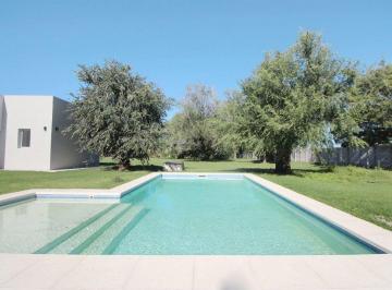Casa · 286m² · 5 Ambientes · 2 Cocheras · Alquiler Casa 5 Ambientes en Pilar