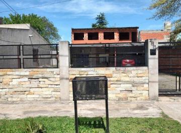 Casa · 100m² · 4 Ambientes · 2 Cocheras · Casa en Venta en Ituzaingo Lote Propio